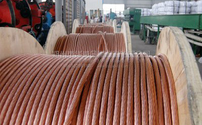 硬銅絞線和木盤，生產場景